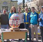 У Чернівцях розмалювали унікальну «Олімпійську писанку»